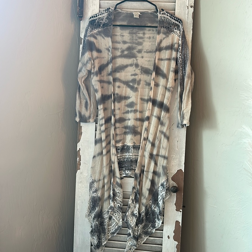 Gimmicks by BKE Tye dye kimono